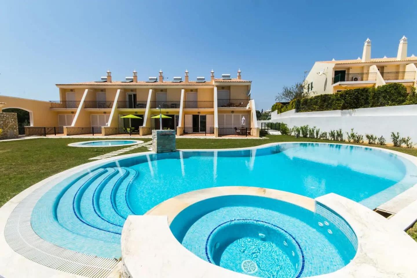 Filipa Iii - Beachfront With Jacuzzi Ferienhaus Albufeira